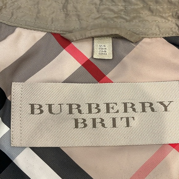 Authentic Burberry Trench - Picture 7 of 13